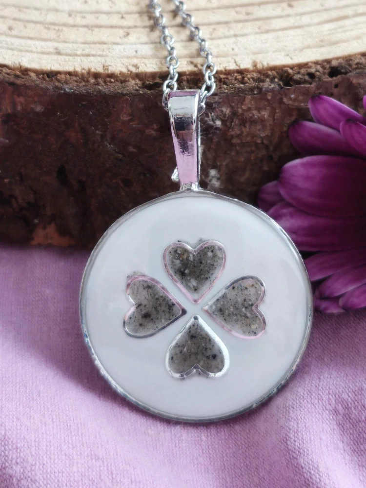 Trifo - unikátny šperk s popolom zvierat